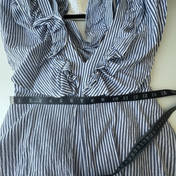 BCBG MaxAzria Flutter-Sleeve Romper Size XS White n Blue Striped - Picture 9 of 11